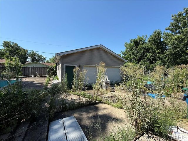 22 Victoria Drive, Granite City, IL 62040