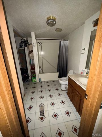 22 Victoria Drive, Granite City, IL 62040