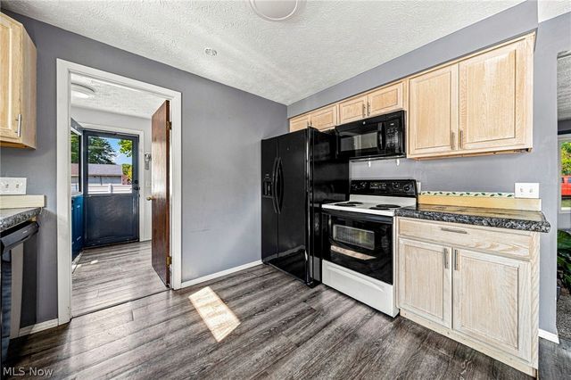 5548 Green Oak Avenue, Mentor, OH 44060