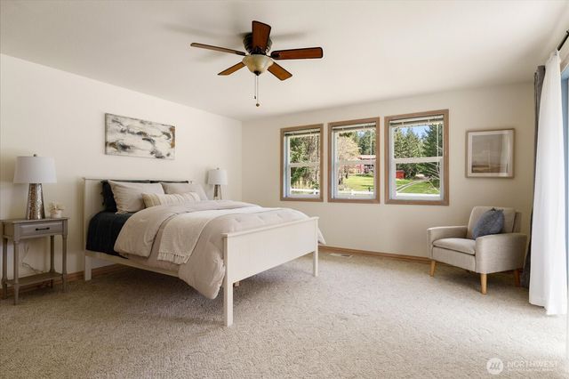 5295 Bounty Loop, Freeland, WA 98249
