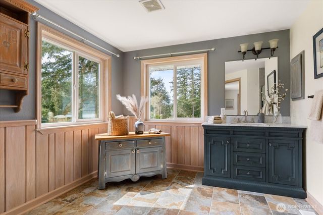 5295 Bounty Loop, Freeland, WA 98249