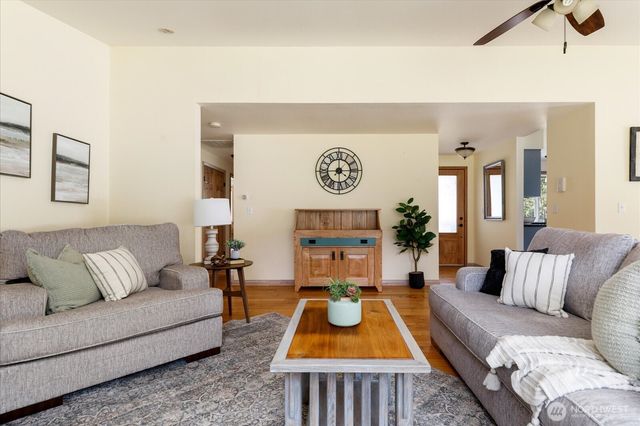 5295 Bounty Loop, Freeland, WA 98249