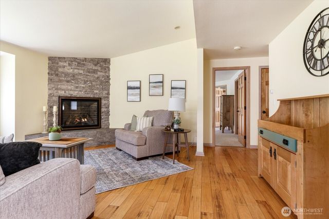 5295 Bounty Loop, Freeland, WA 98249