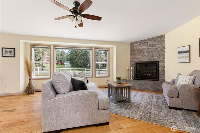 5295 Bounty Loop, Freeland, WA 98249