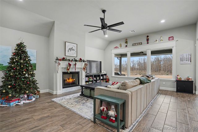 14219 S 241st East Avenue, Coweta, OK 74429