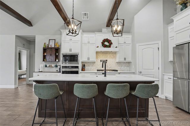 14219 S 241st East Avenue, Coweta, OK 74429