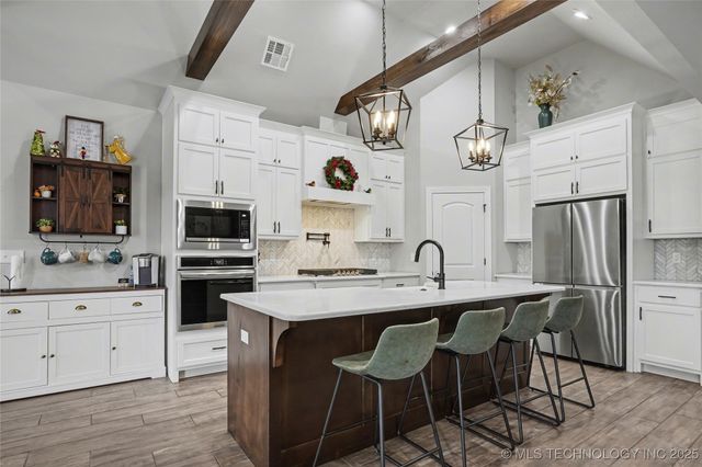 14219 S 241st East Avenue, Coweta, OK 74429