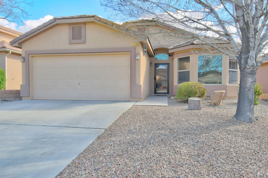 Image 1 of property listing at 2109 Margarita Drive SE, Rio Rancho, NM 87124