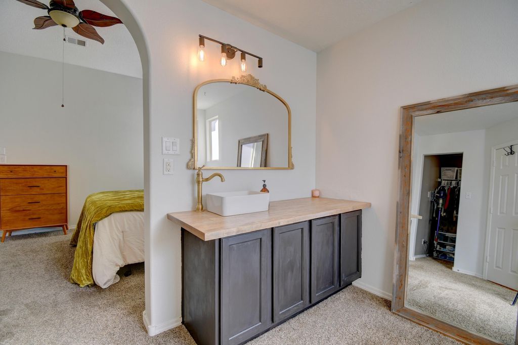 Image 11 of property listing at 2109 Margarita Drive SE, Rio Rancho, NM 87124