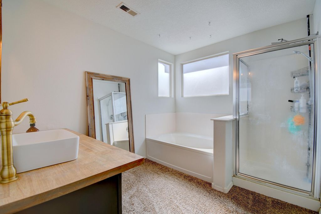 Image 12 of property listing at 2109 Margarita Drive SE, Rio Rancho, NM 87124