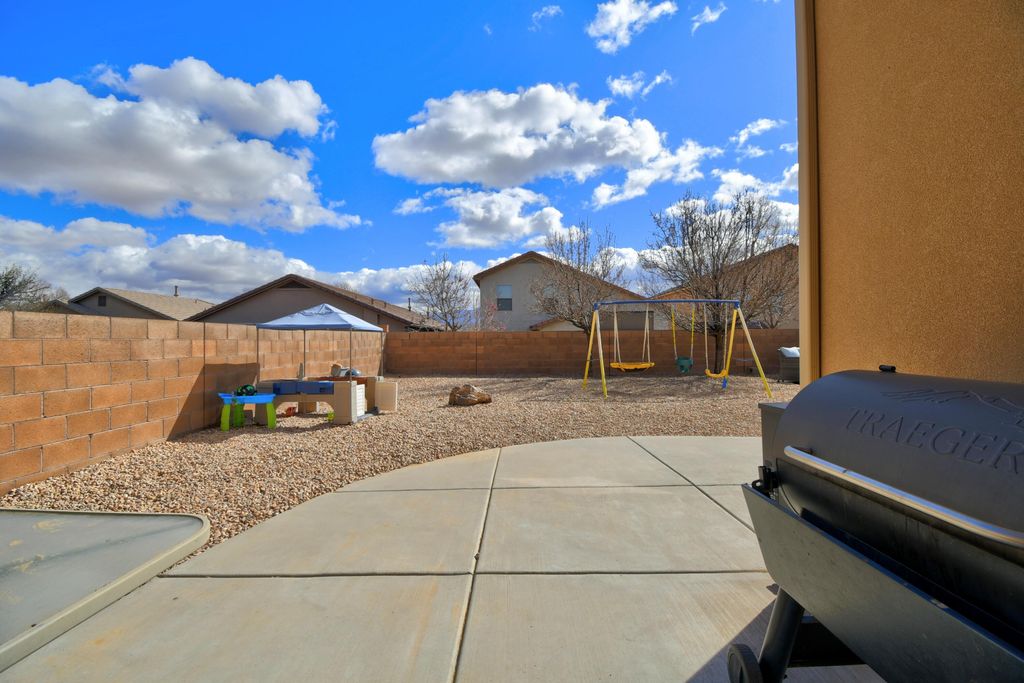 Image 19 of property listing at 2109 Margarita Drive SE, Rio Rancho, NM 87124