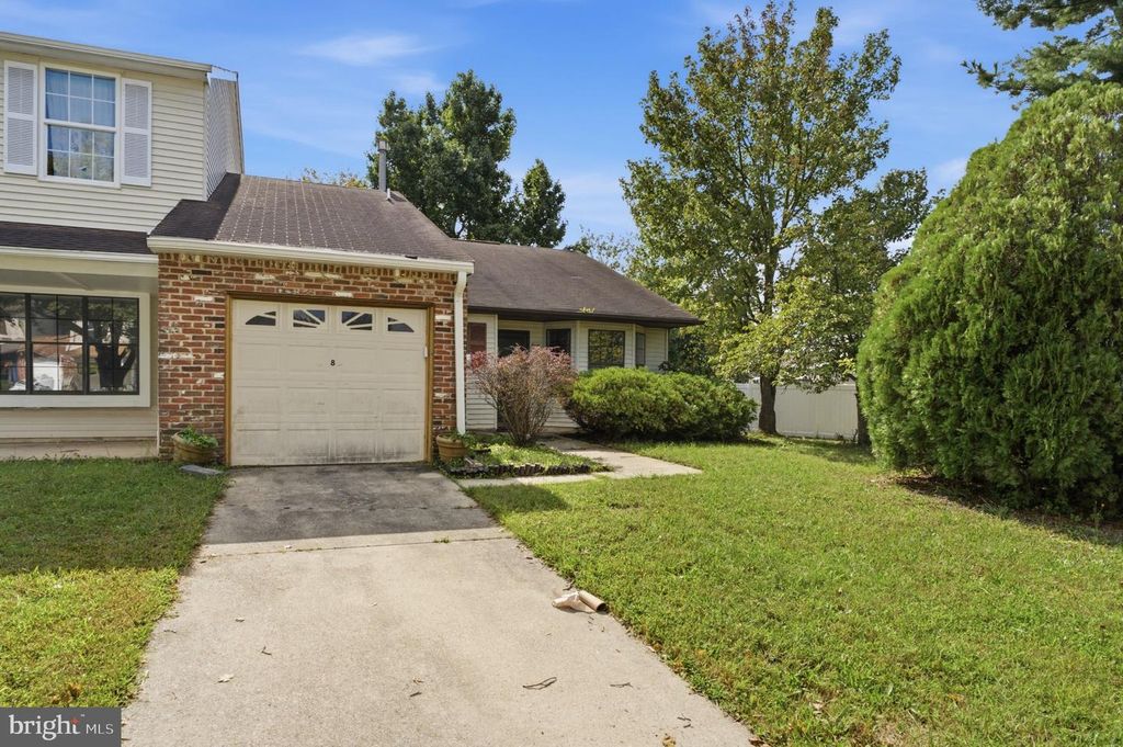 8 HEYWOOD LN, SICKLERVILLE, NJ 08081 — exterior