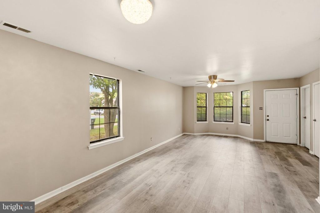 8 HEYWOOD LN, SICKLERVILLE, NJ 08081 — photo 4