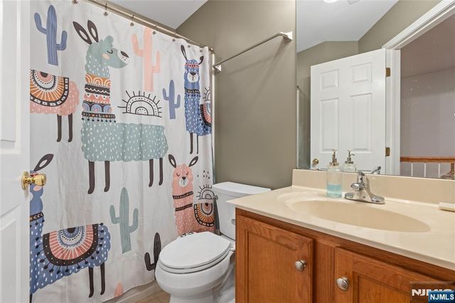 162 Blue Heron Drive, Secaucus, NJ 07094