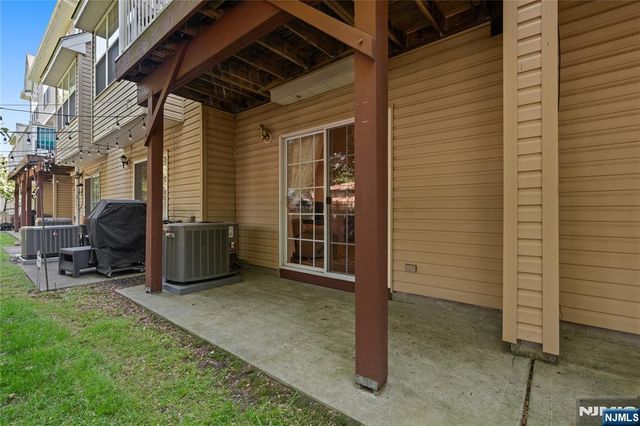 162 Blue Heron Drive, Secaucus, NJ 07094