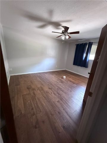 214 Sabine St, Portland, TX 78374
