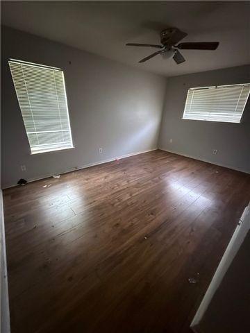 214 Sabine St, Portland, TX 78374
