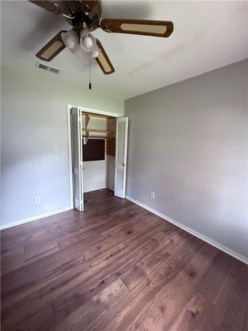214 Sabine St, Portland, TX 78374