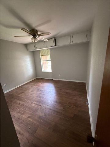214 Sabine St, Portland, TX 78374