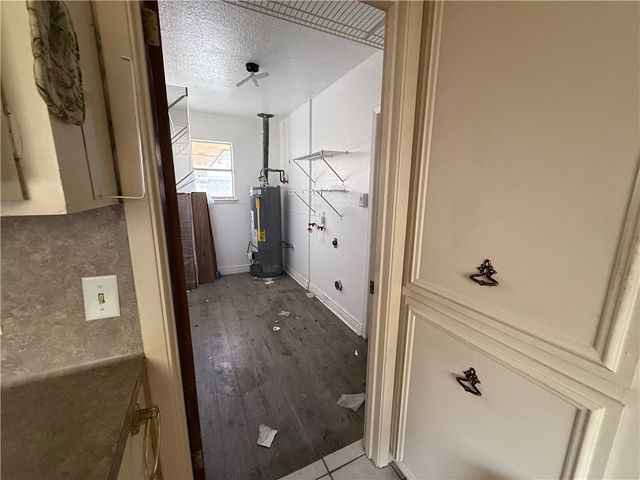 214 Sabine St, Portland, TX 78374