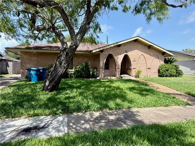 214 Sabine St, Portland, TX 78374