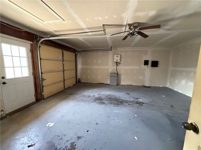 214 Sabine St, Portland, TX 78374