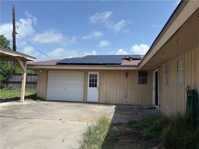 214 Sabine St, Portland, TX 78374