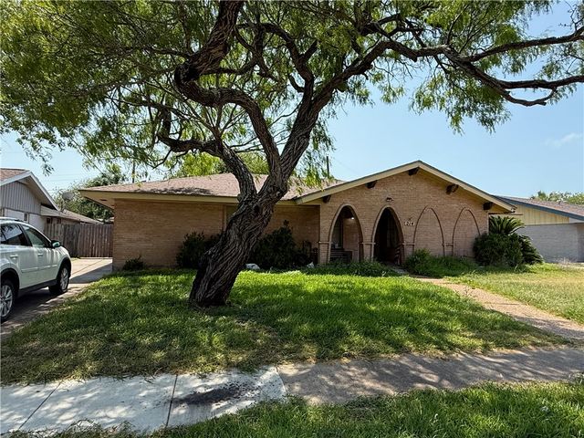 214 Sabine St, Portland, TX 78374