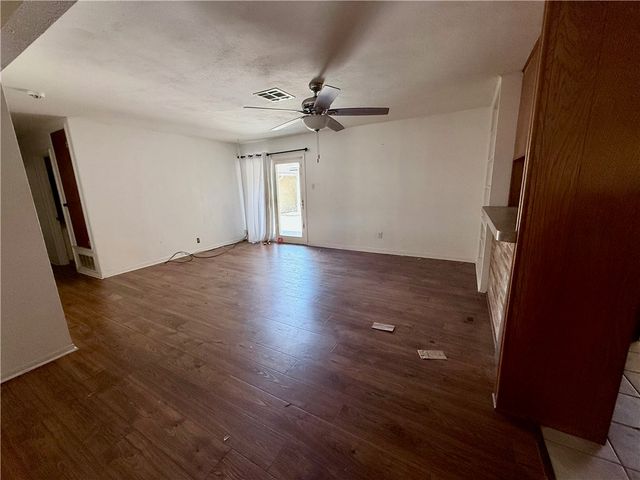 214 Sabine St, Portland, TX 78374