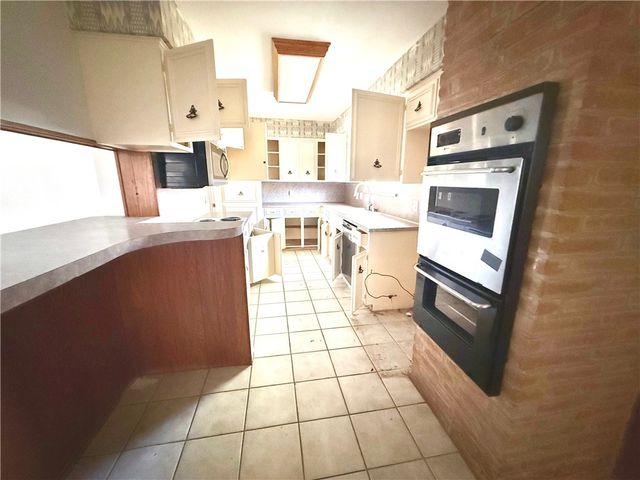 214 Sabine St, Portland, TX 78374