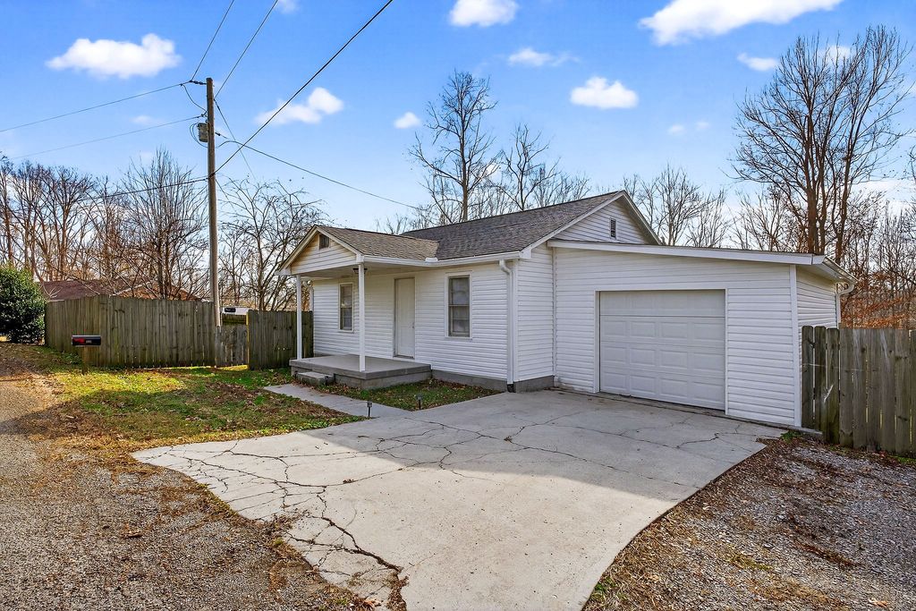 181 Wade Subdivision Ln, Gainesboro, TN 38562