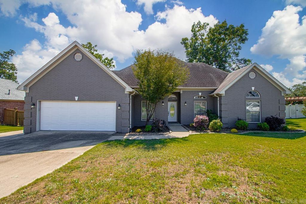 2915 Castle Valley Drive, Benton, AR 72019