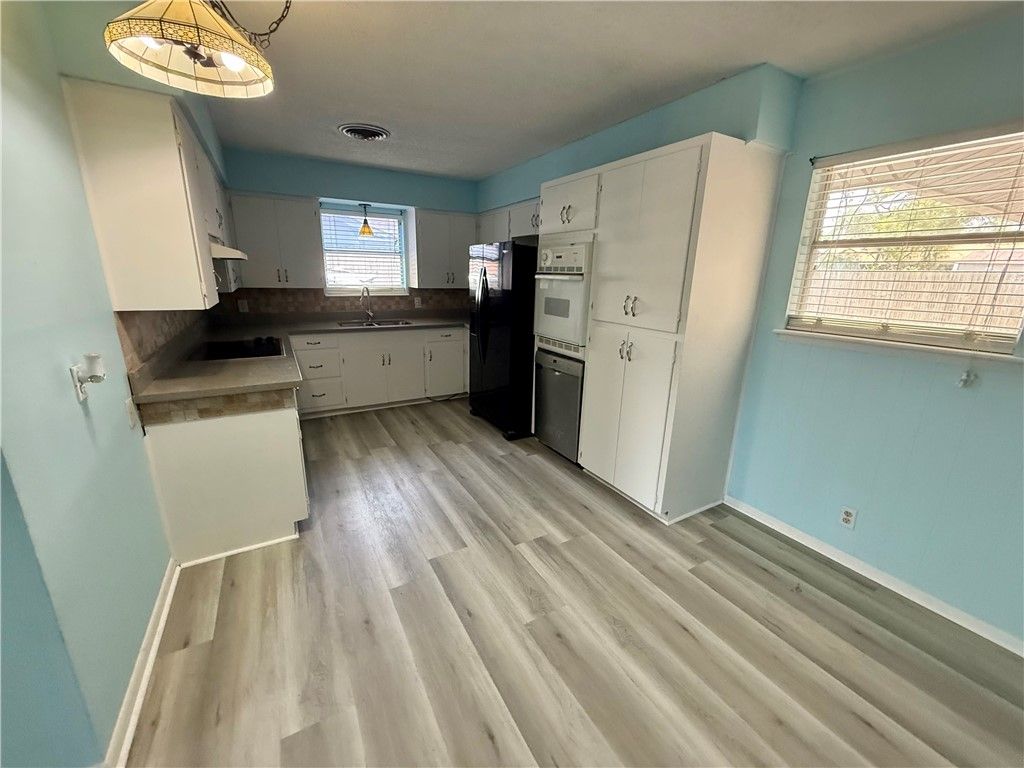 119 Rice Dr Dr, Portland, TX 78374 — photo 5