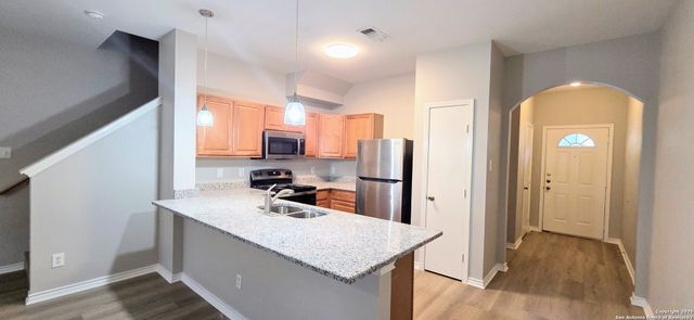 7814 Kingsbury Wood Unit 2, San Antonio, TX 78240