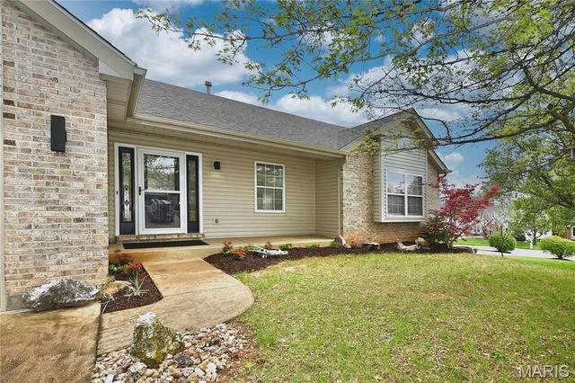3235 Country Knoll Drive, St Charles, MO 63303