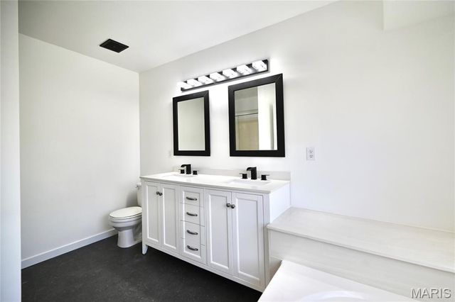 3235 Country Knoll Drive, St Charles, MO 63303