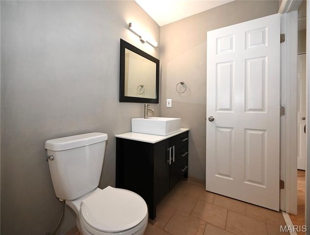3235 Country Knoll Drive, St Charles, MO 63303