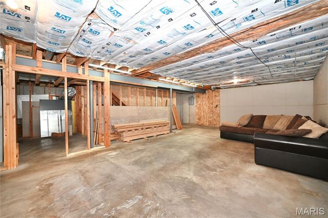 3235 Country Knoll Drive, St Charles, MO 63303
