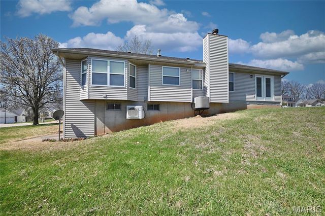 3235 Country Knoll Drive, St Charles, MO 63303