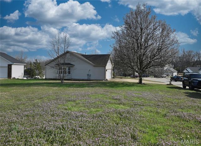 3235 Country Knoll Drive, St Charles, MO 63303