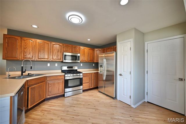 3235 Country Knoll Drive, St Charles, MO 63303