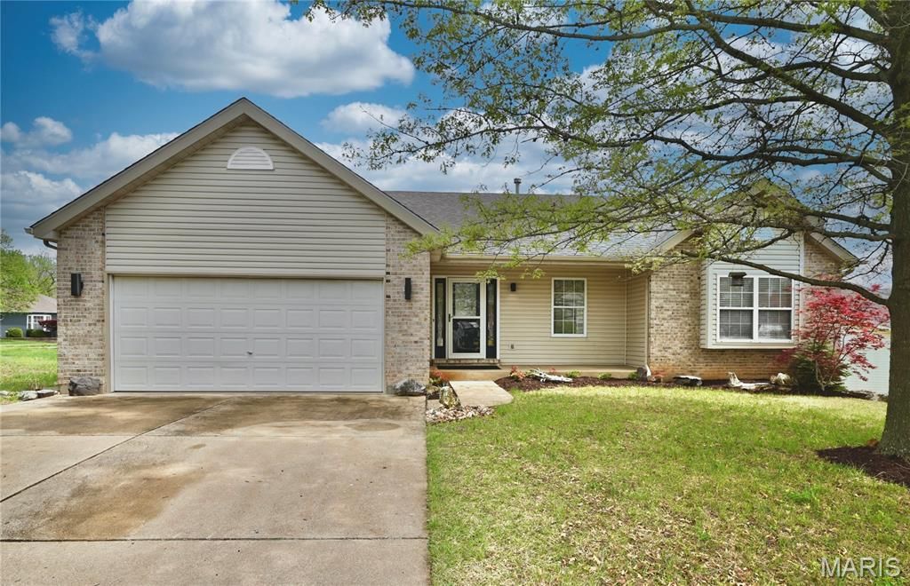 3235 Country Knoll Drive, St Charles, MO 63303