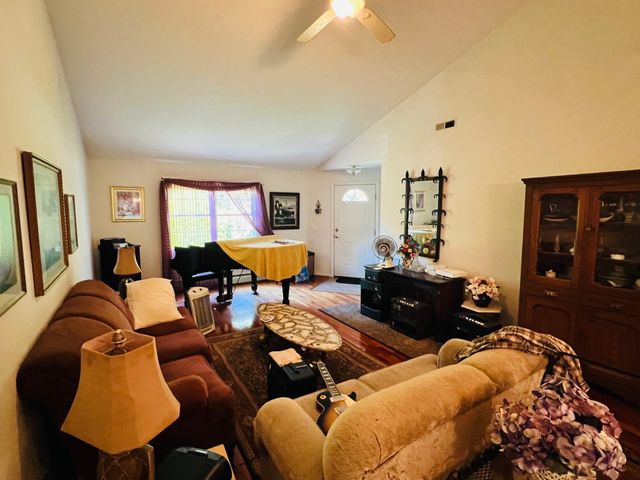 12 Deerfield Cir, Auburn, MA 01501