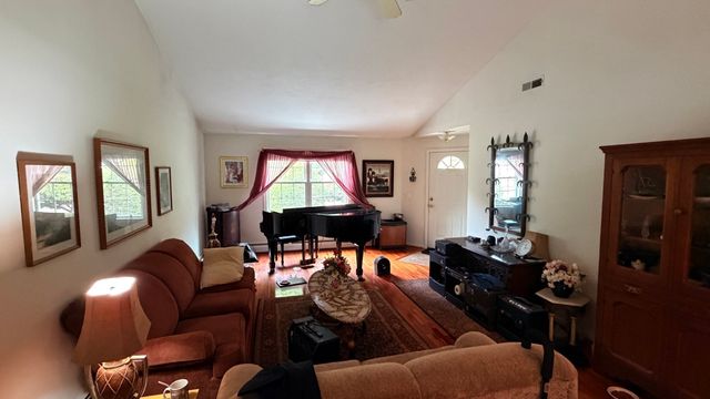 12 Deerfield Cir, Auburn, MA 01501