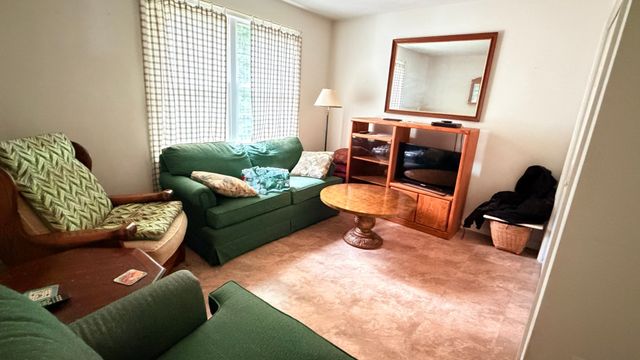 12 Deerfield Cir, Auburn, MA 01501