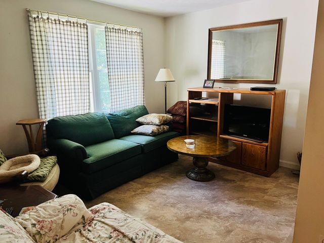 12 Deerfield Cir, Auburn, MA 01501