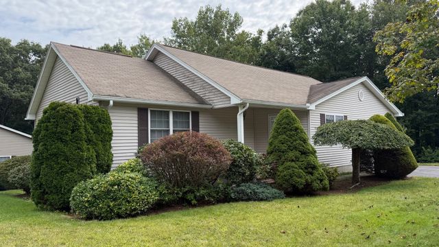 12 Deerfield Cir, Auburn, MA 01501