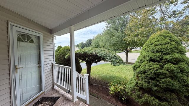 12 Deerfield Cir, Auburn, MA 01501