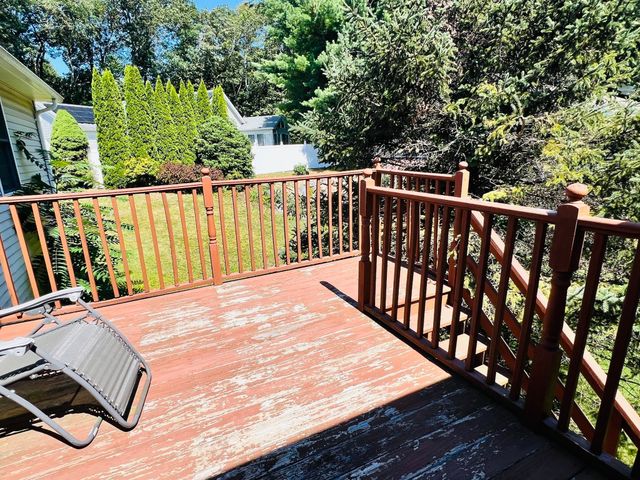 12 Deerfield Cir, Auburn, MA 01501