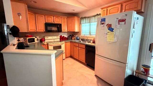 12 Deerfield Cir, Auburn, MA 01501
